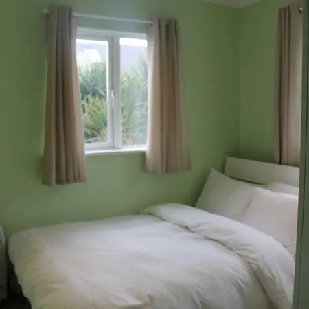 Sallymount Avenue House Guest house *